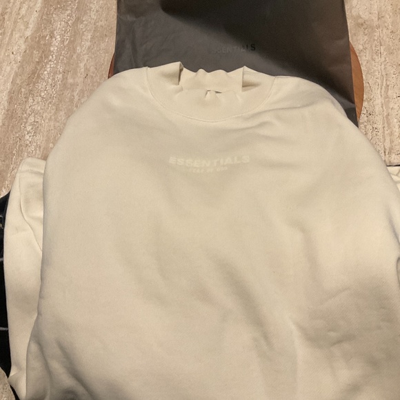 ESSENTIALS FEAR OF GOD MEN SWEATSHIRT SIZE L NEW W TAGS & BAG - Picture 1 of 2